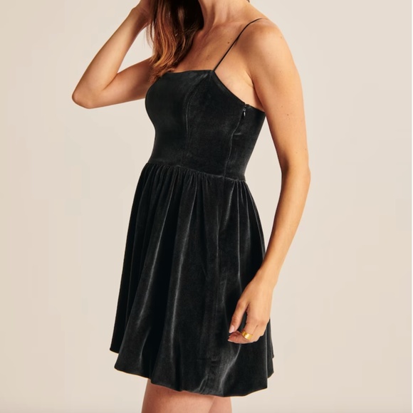 Abercrombie & Fitch Dresses & Skirts - Abercrombie & Fitch Velvet Bubble Hem Dress